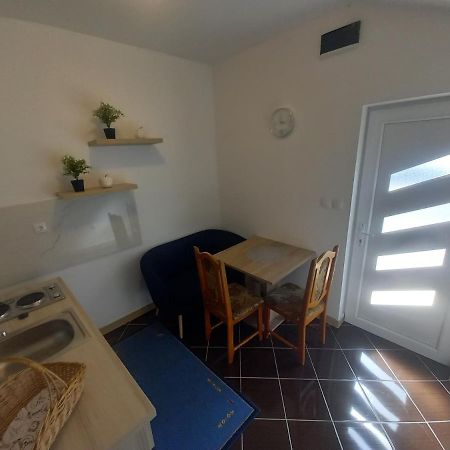 Studio Apartman Sutic Kastel Novi Exterior photo